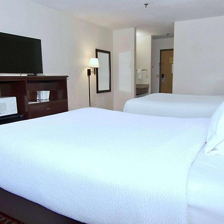 Ramada By Wyndham Tell City Eksteriør bilde