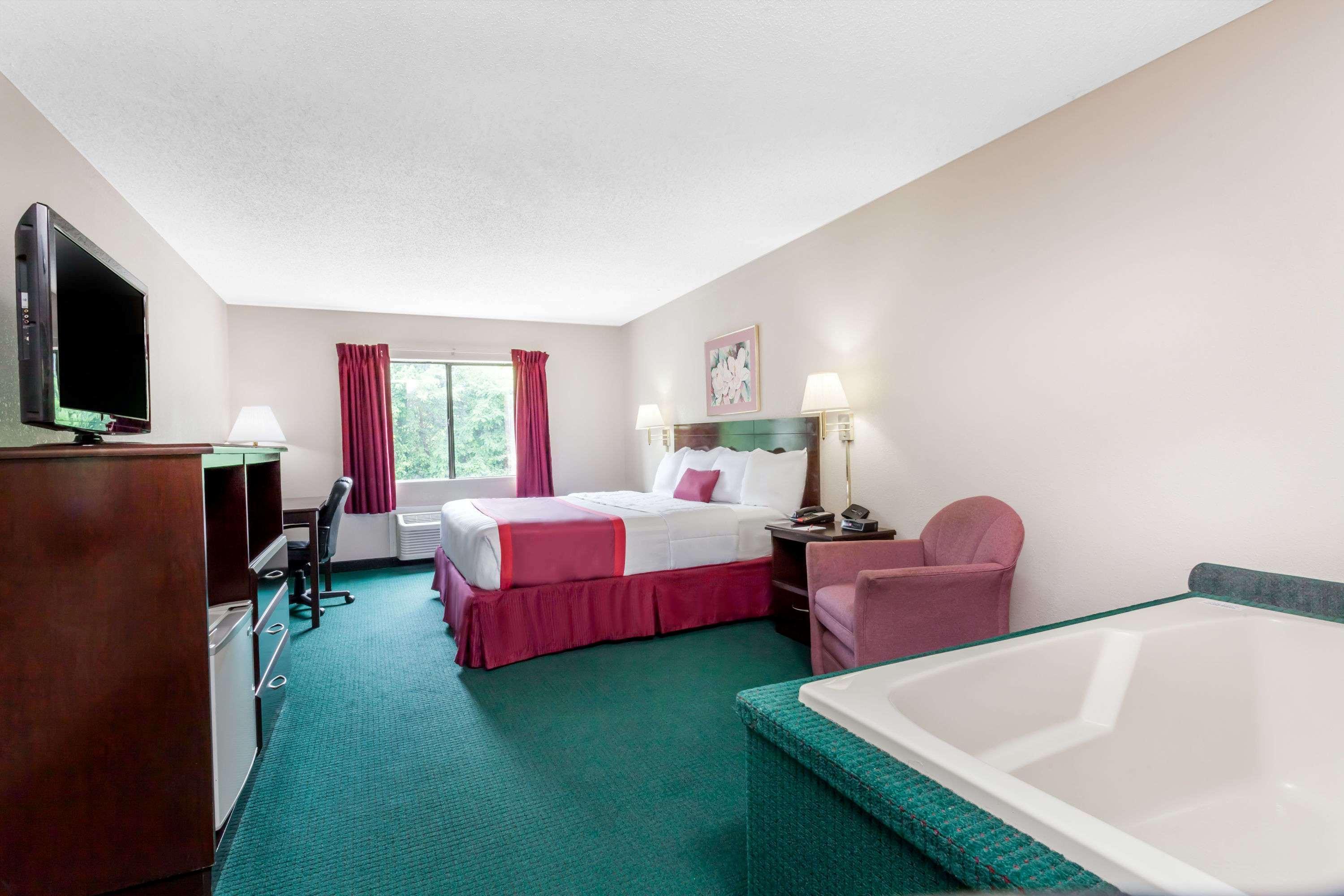 Ramada By Wyndham Tell City Eksteriør bilde