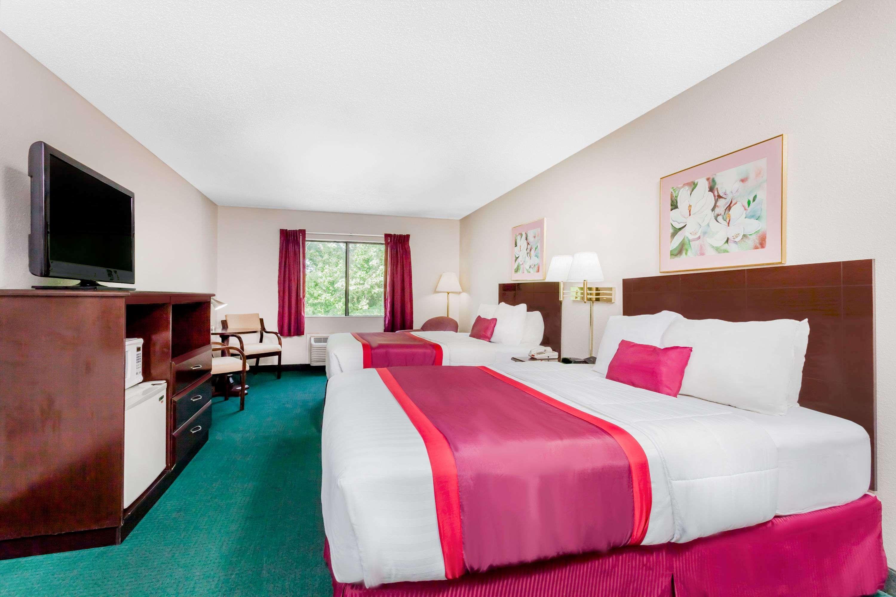 Ramada By Wyndham Tell City Eksteriør bilde