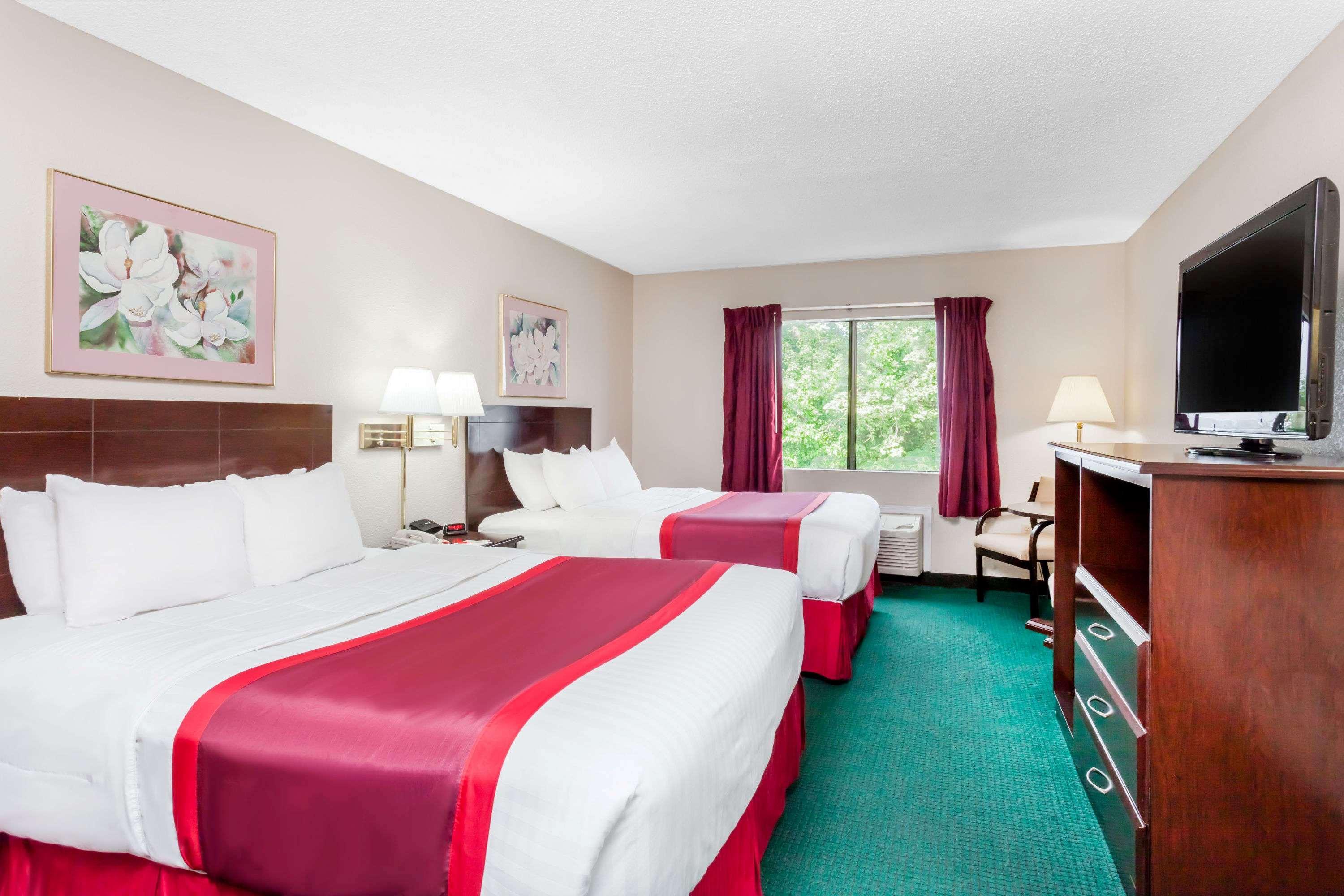 Ramada By Wyndham Tell City Eksteriør bilde