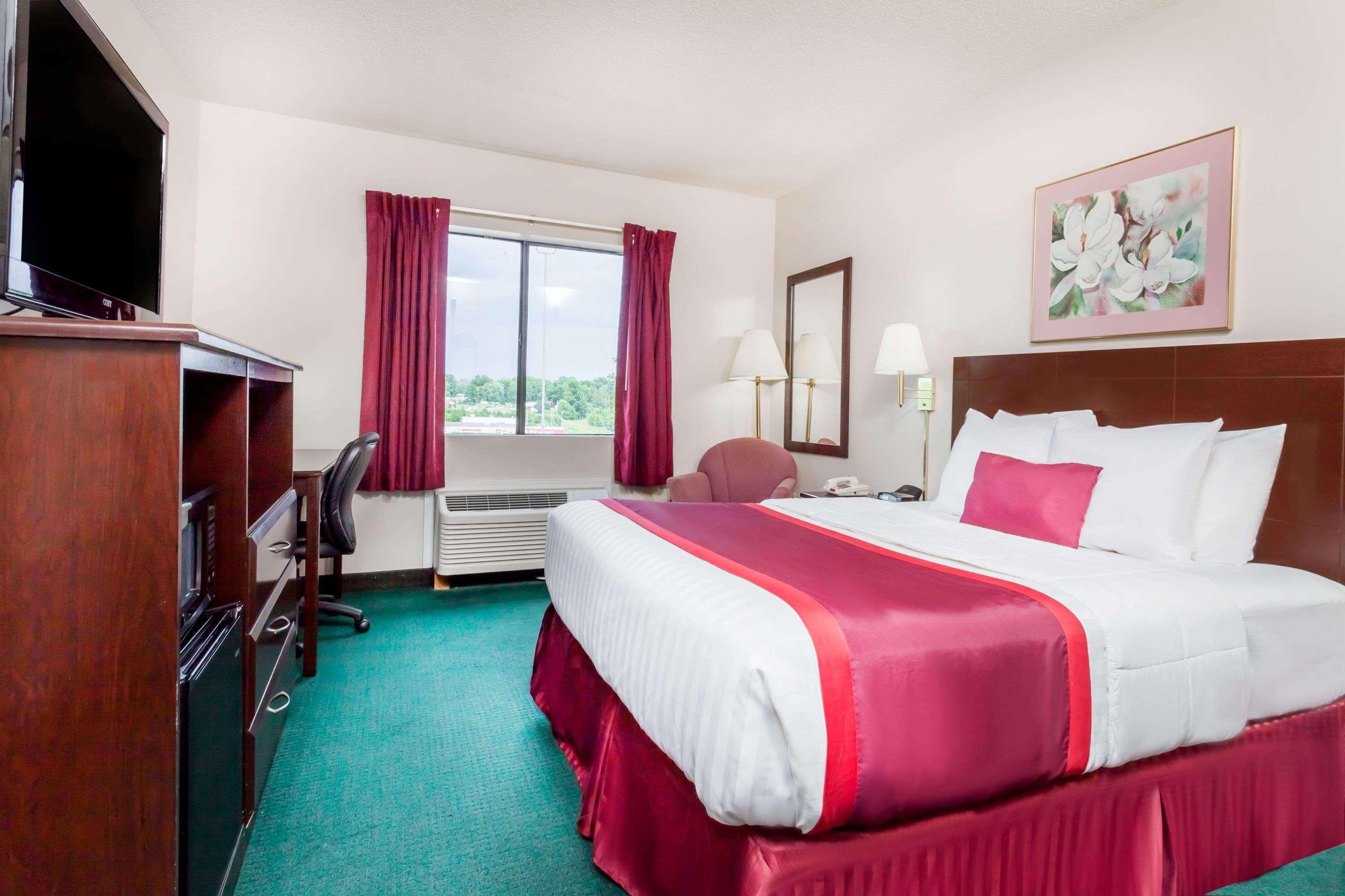 Ramada By Wyndham Tell City Eksteriør bilde