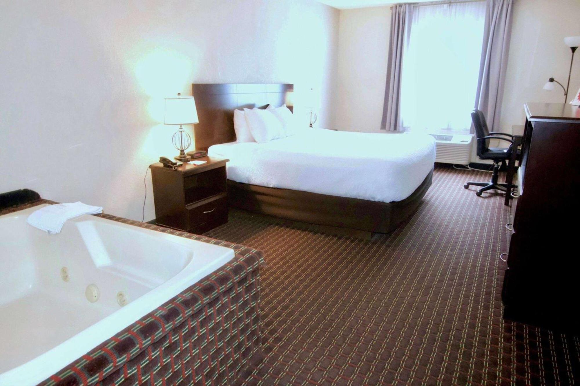 Ramada By Wyndham Tell City Eksteriør bilde