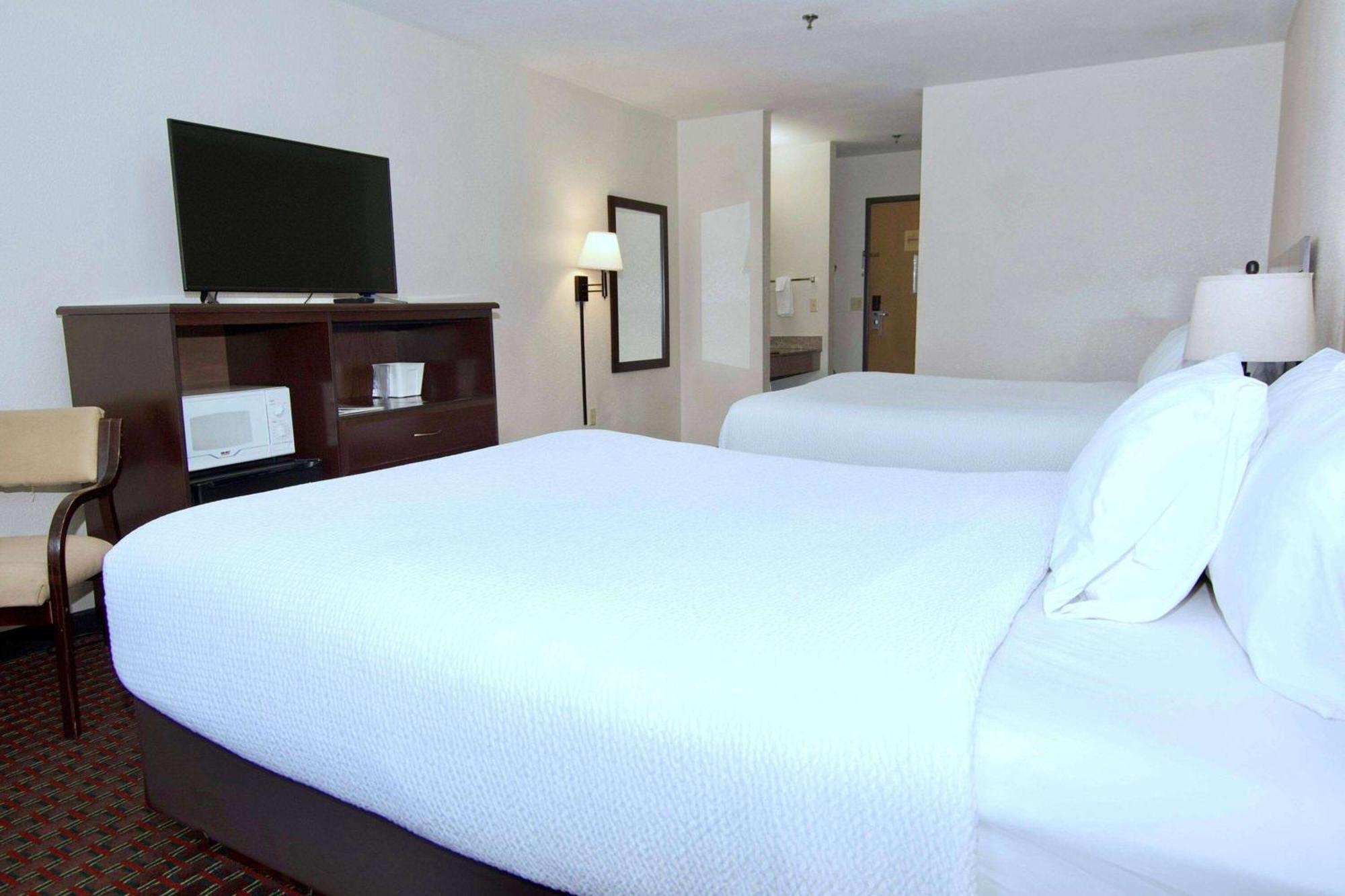 Ramada By Wyndham Tell City Eksteriør bilde