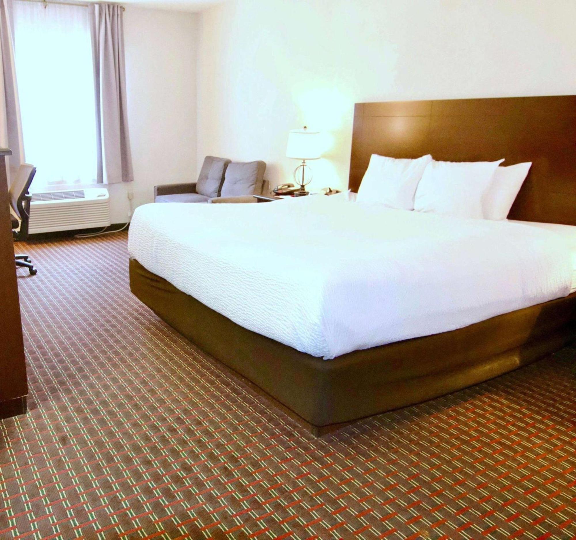Ramada By Wyndham Tell City Eksteriør bilde