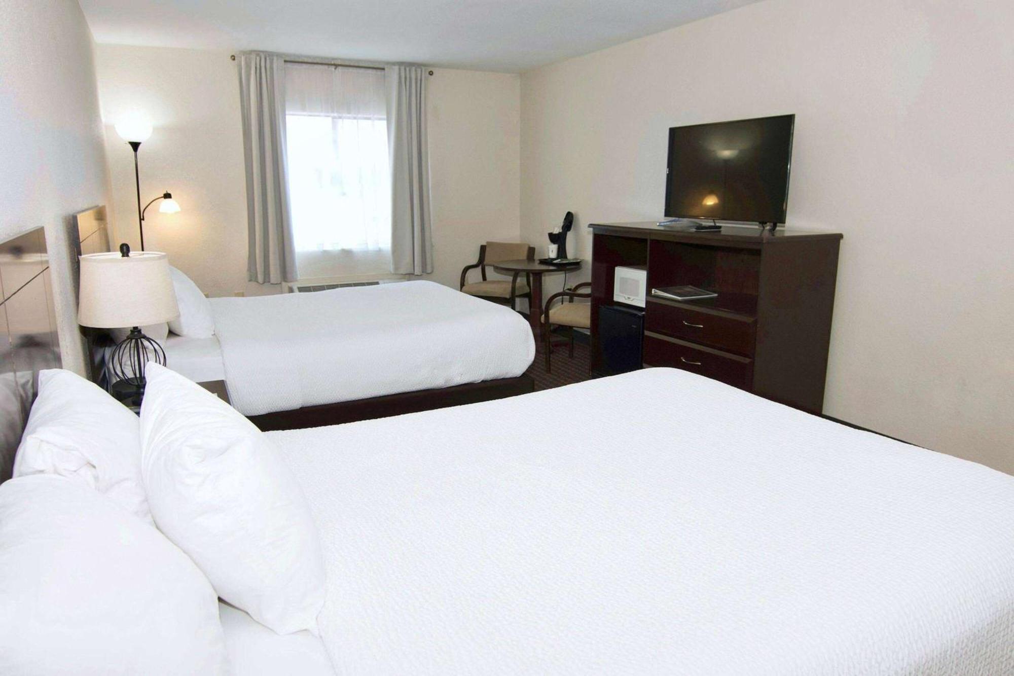 Ramada By Wyndham Tell City Eksteriør bilde